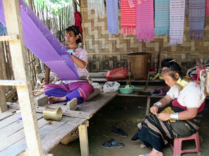 "Long neck women", making handicrafts, Ban Nai Soi- Thailand