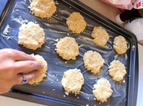 making ANZAC biscuits